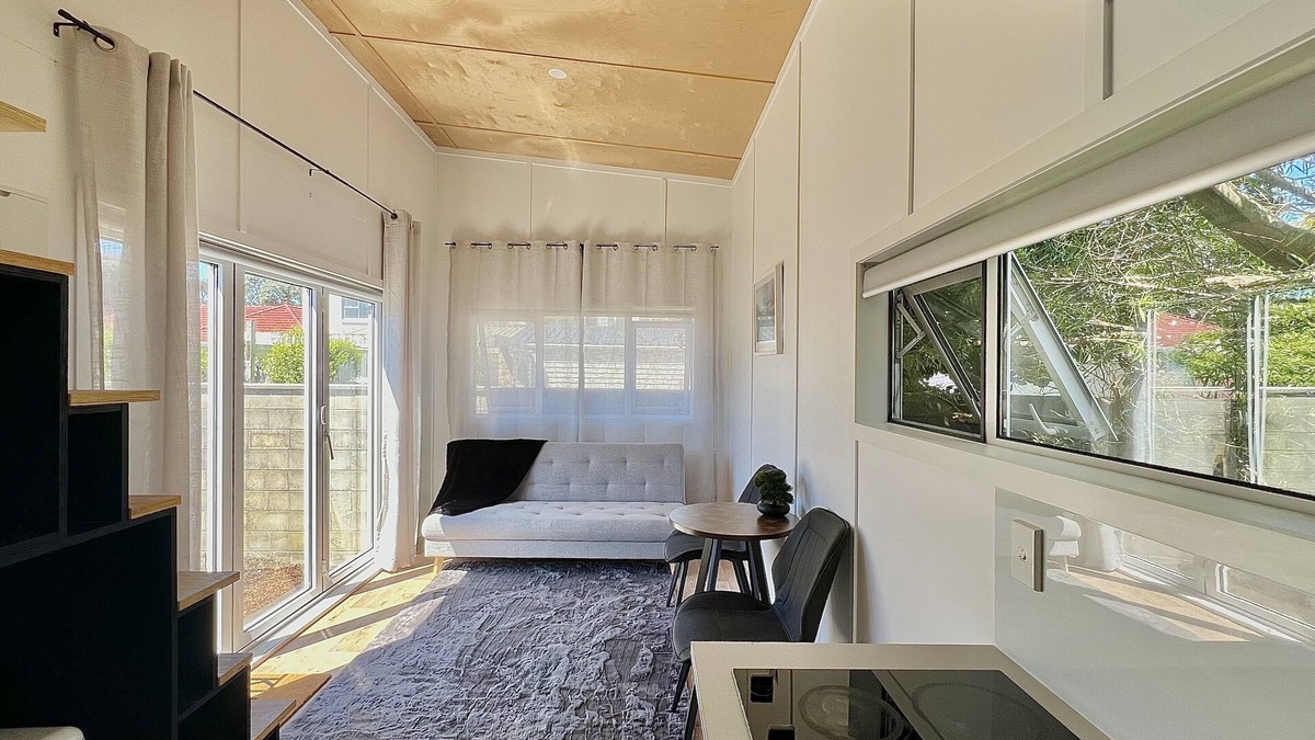 Orewa House | Manaaki Tiny House 200m from Orewa Beach