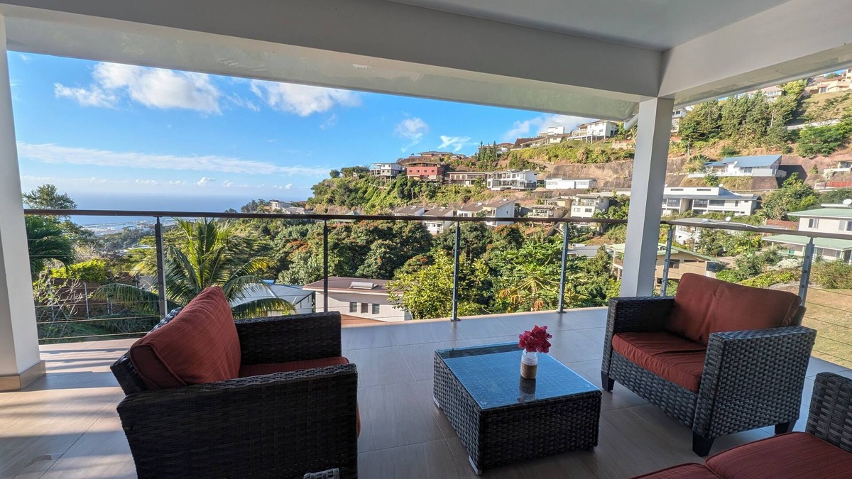 Faaa House | Manapiti on the hill, in luxury residence Pamatai Hills, close to airport
