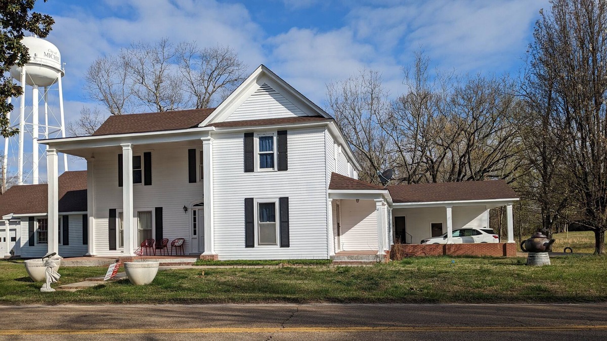 Michie Apartment | Manary Home