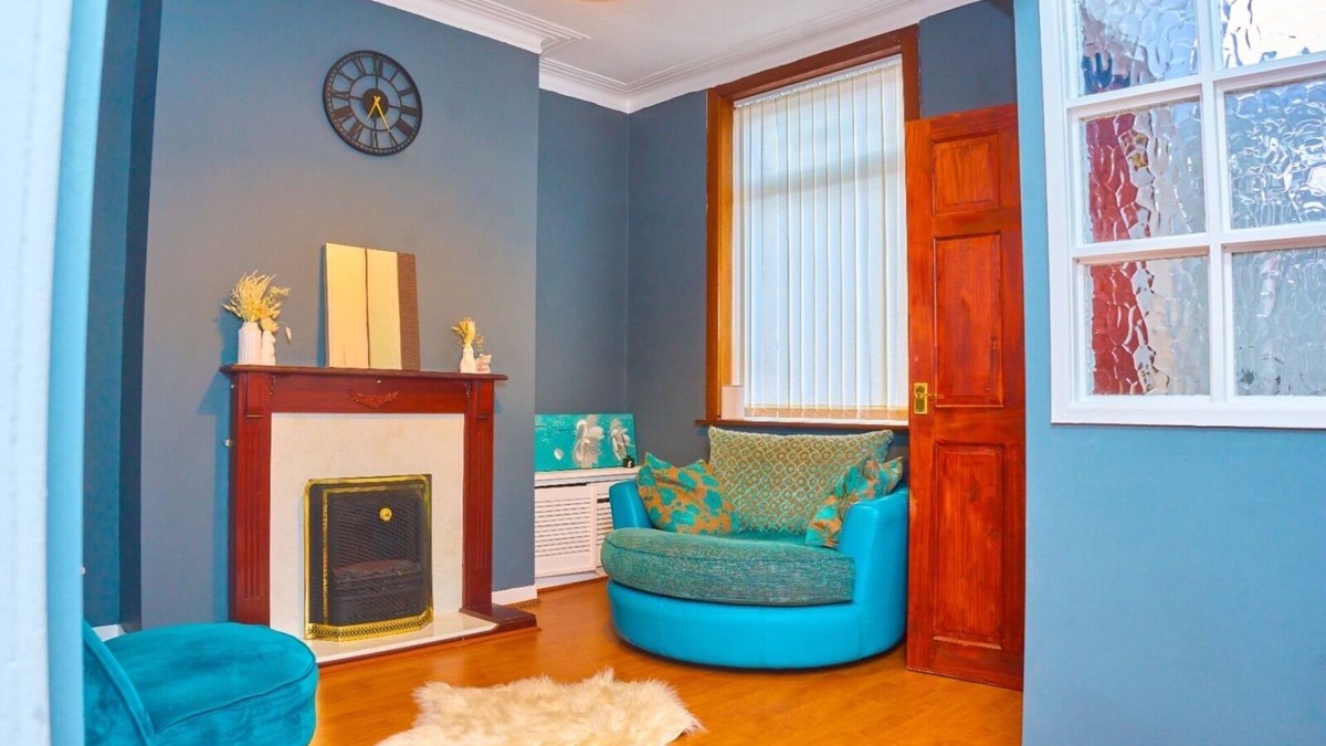 Manchester House | Manchester 2 Bedrooms Tv Close To Local Sights