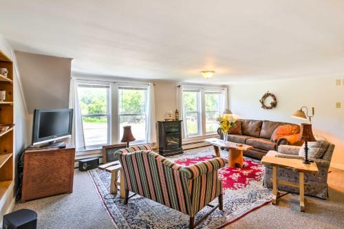 Manchester Center Apartment | Manchester Center Retreat with Mtn View, Near Skiing