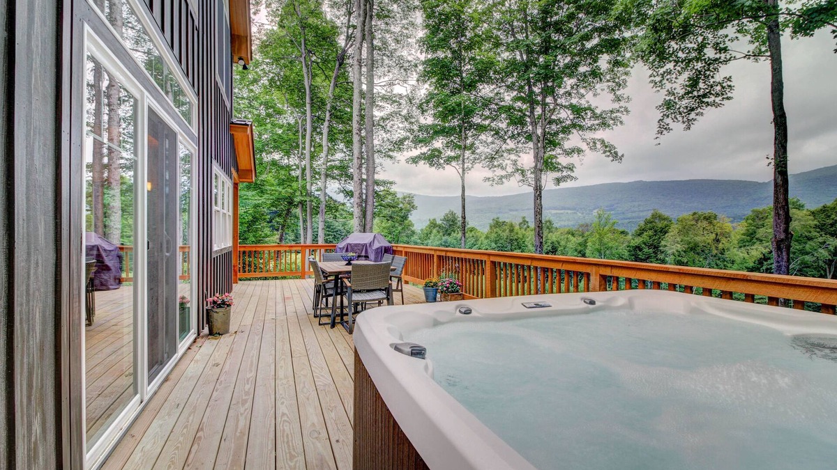 Sunderland House | Manchester, Mt Equinox Views, Hot Tub, Horse-show,golf,skiing,hiking,fishing