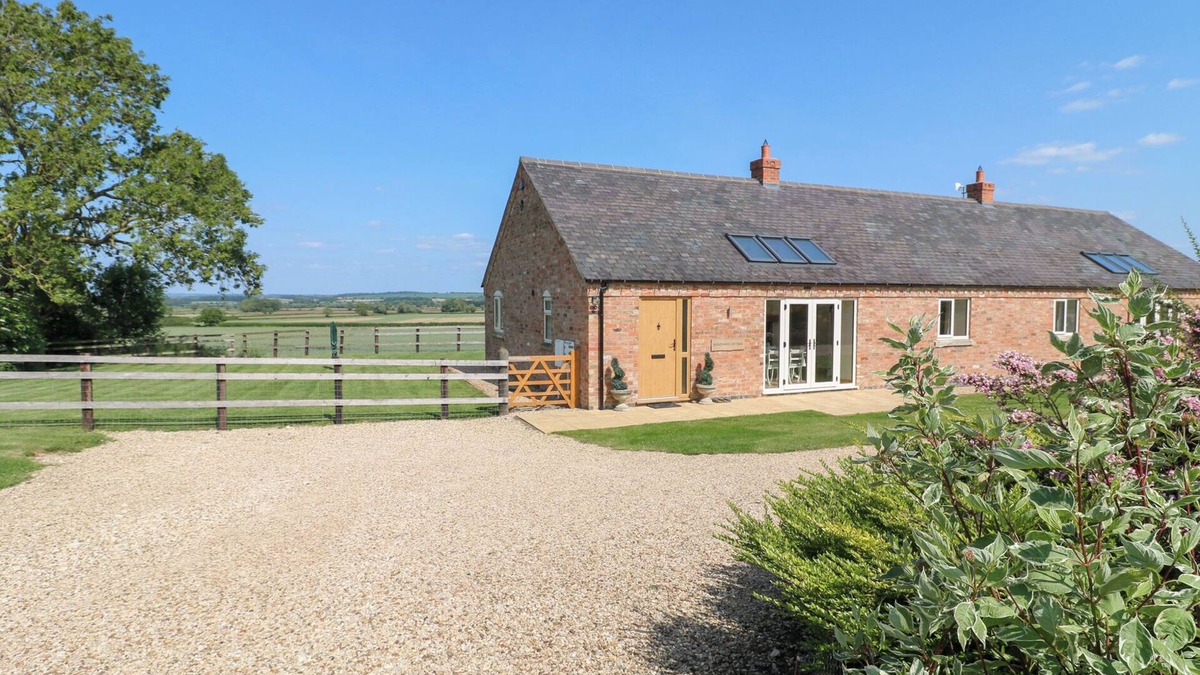 Melton Mowbray House | MANDARIN COTTAGE, pet friendly, with open fire in Melton Mowbray