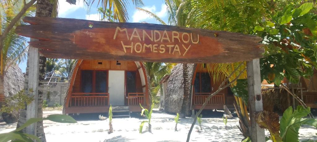 Pulau Fam House | MANDAROU HOMESTAY RAJA AMPAT