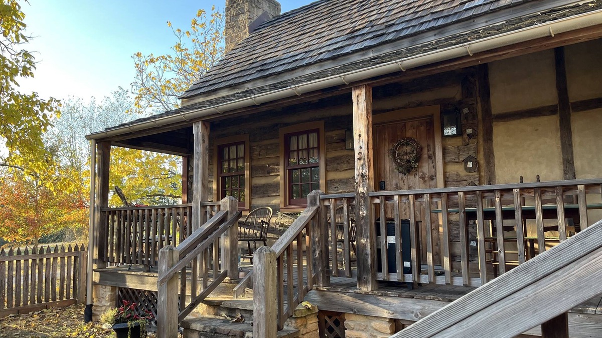 New Haven House | Mandolin Ridge Farm—Log Cabin Luxe! Pet Friendly. Livestock Guard Dogs Onsite.