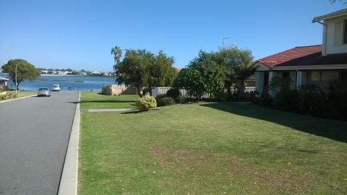 Dudley Park Apartment | Mandurah Central Estuary Soldiers cove Townhouse