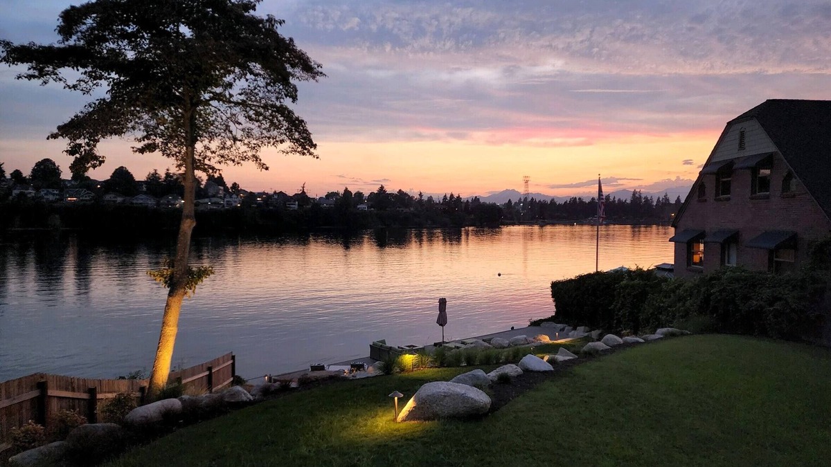 Bremerton Cottage | Manette Waterfront Beach Cottage