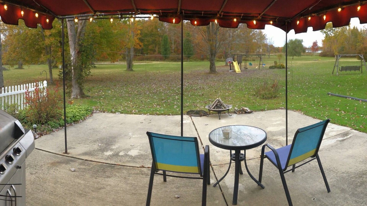 Kingsville House | Manger 6- We'll leave the star on for you!