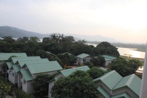 Pune Resort | Mango Leaf Lake Resort