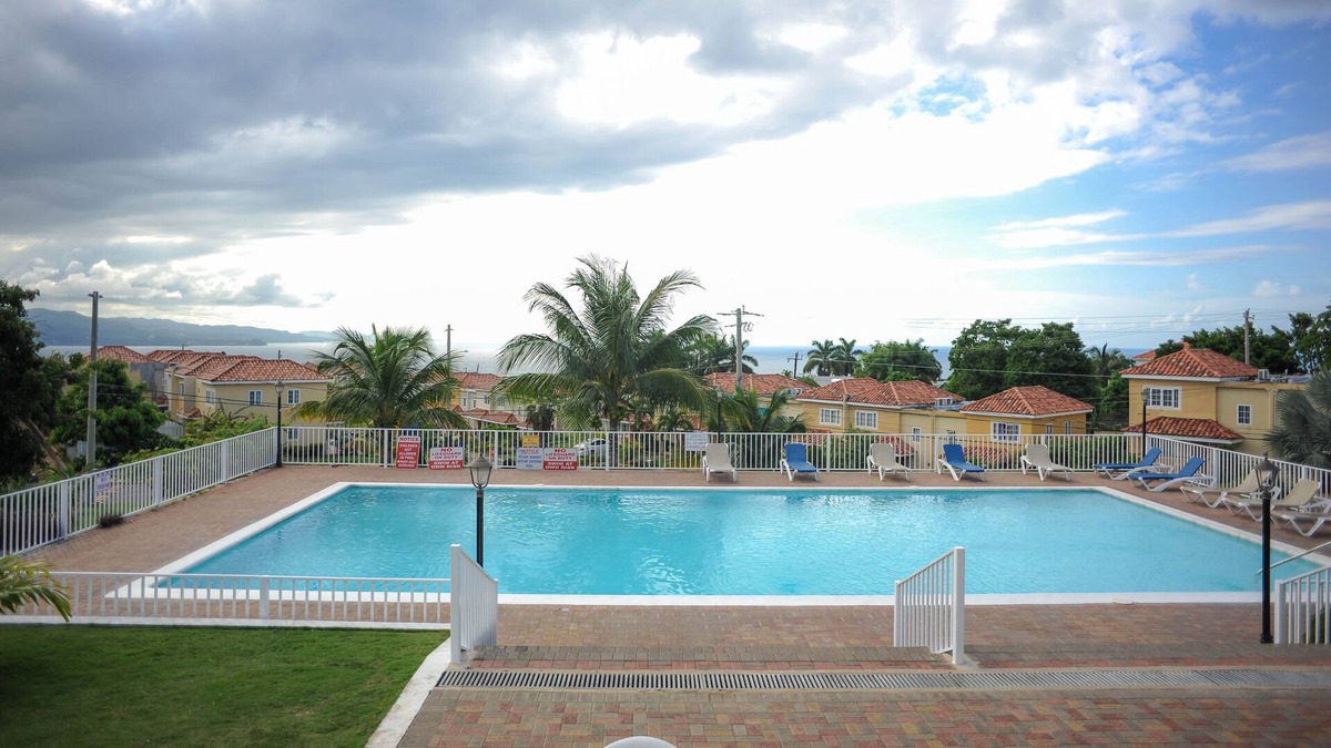 Mango Walk Apartment | Mango Walk Country Club @ Mango Walk
