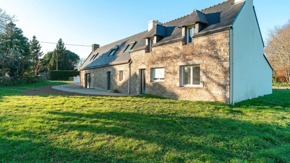 Plumergat House | Mangoero - Four Bedroom House, Sleeps 12
