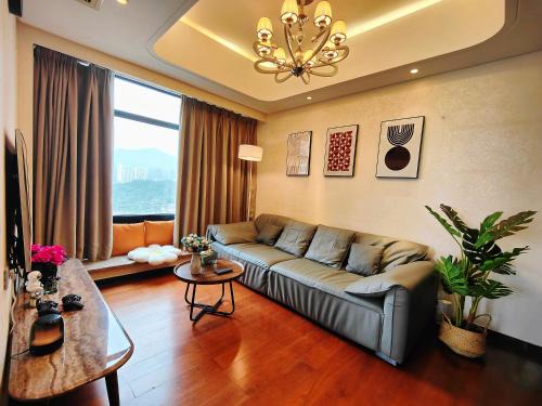 Xiangzhou District Apartment | Mangrove Bay Riverside Hill Riverview B&Bl紅樹灣河畔山河景民宿l豪華五房六床高層山景河景l離華發商都商場和港珠澳大橋及拱北澳門關口10分鐘l離橫琴長隆王國25分鐘l樓下北山古城食街