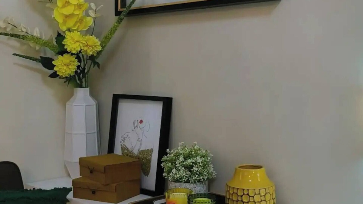 Socorro House | Manhattan plaza tower 1 araneta center cubao with Balcony, karaoke, netflix