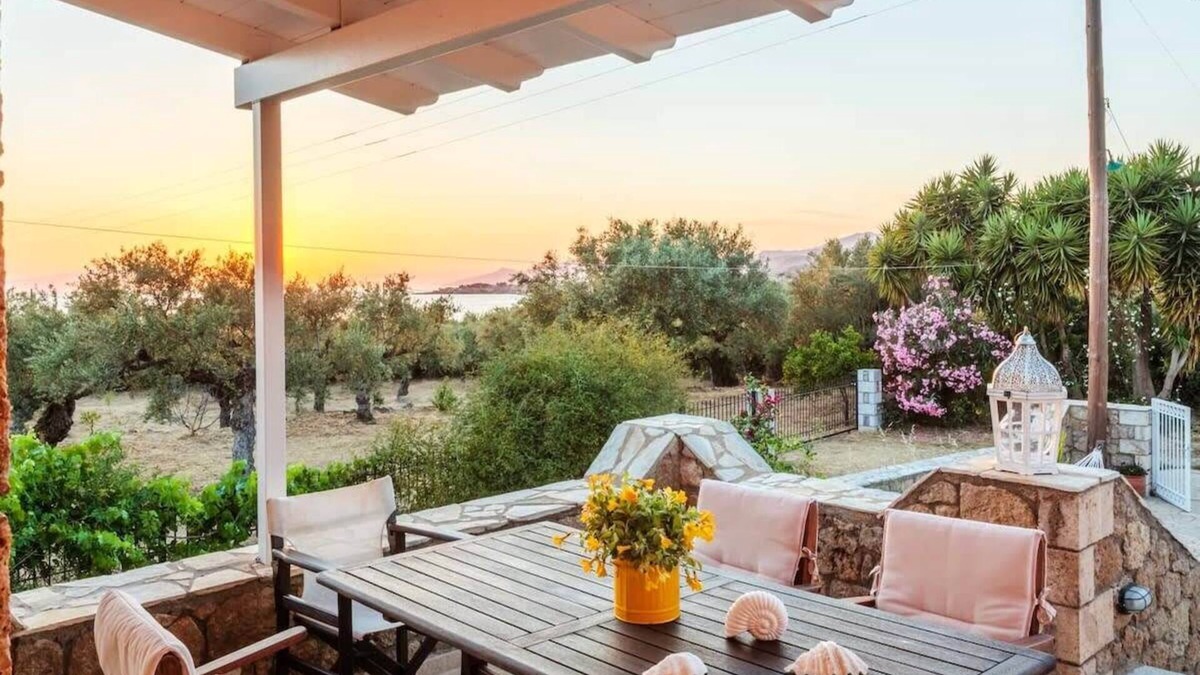 Riglia Apartment | Mani's Aura Seaside-Spacious Summer Retreat