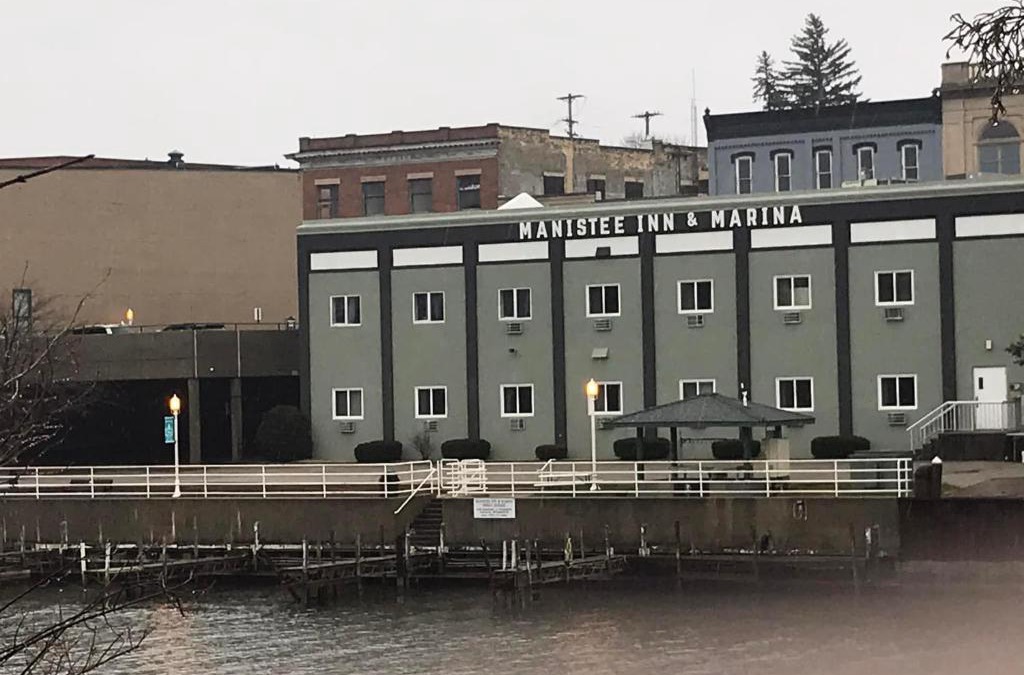 Manistee Hotel | Manistee Inn & Marina
