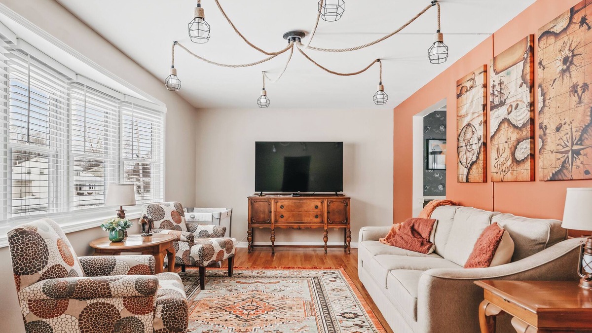 Manlius House | Manlius Getaway: Yard, Sleeps 8
