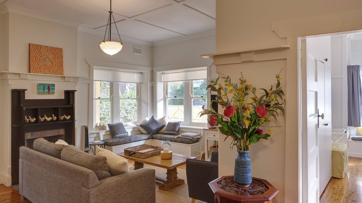 Manly Apartment | Manly Beach renovated 1920s light & spacious 3 B’room, 2 Bathroom with garden