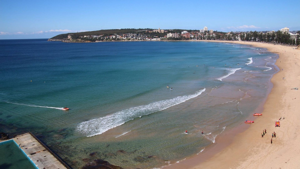 Queenscliff Apartment | Manly Queenscliff- Absolute Beachfront, views & direct beach access