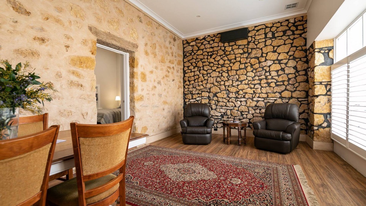 Mannum House | Mannum Riverside Retreat; Boutique Suites in Heart of Mannum near River
