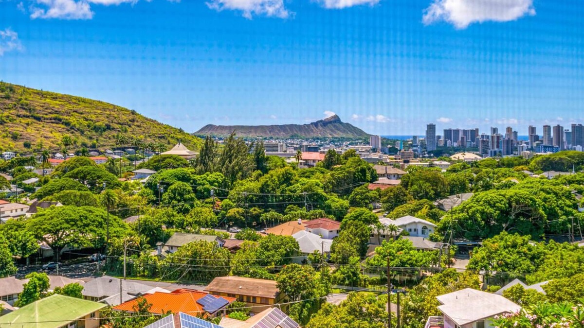 Manoa House | Manoa Valley A 2BR with ocean and mountain views