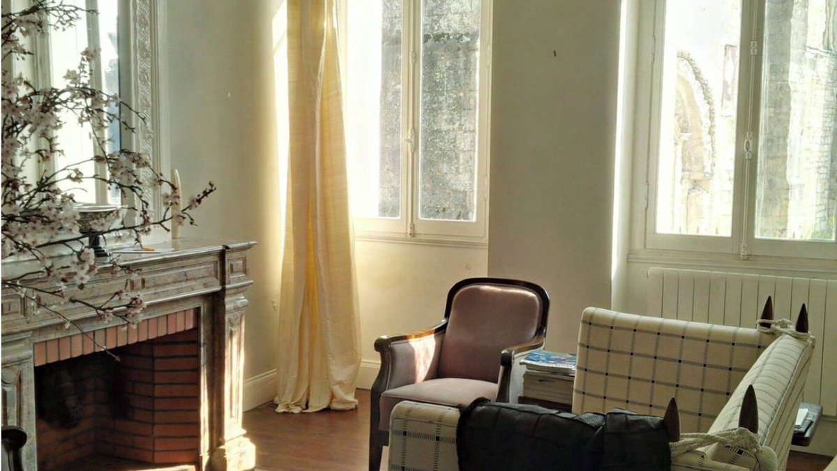 Vertheuil House | Manoir between wine and ocean, sleeps 6, village square in hamlet. Peace, nature.