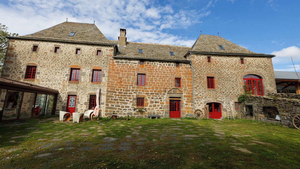 Oradour Apartment | Manoir de la Chaumette, a building steeped in history in the heart of Cantal