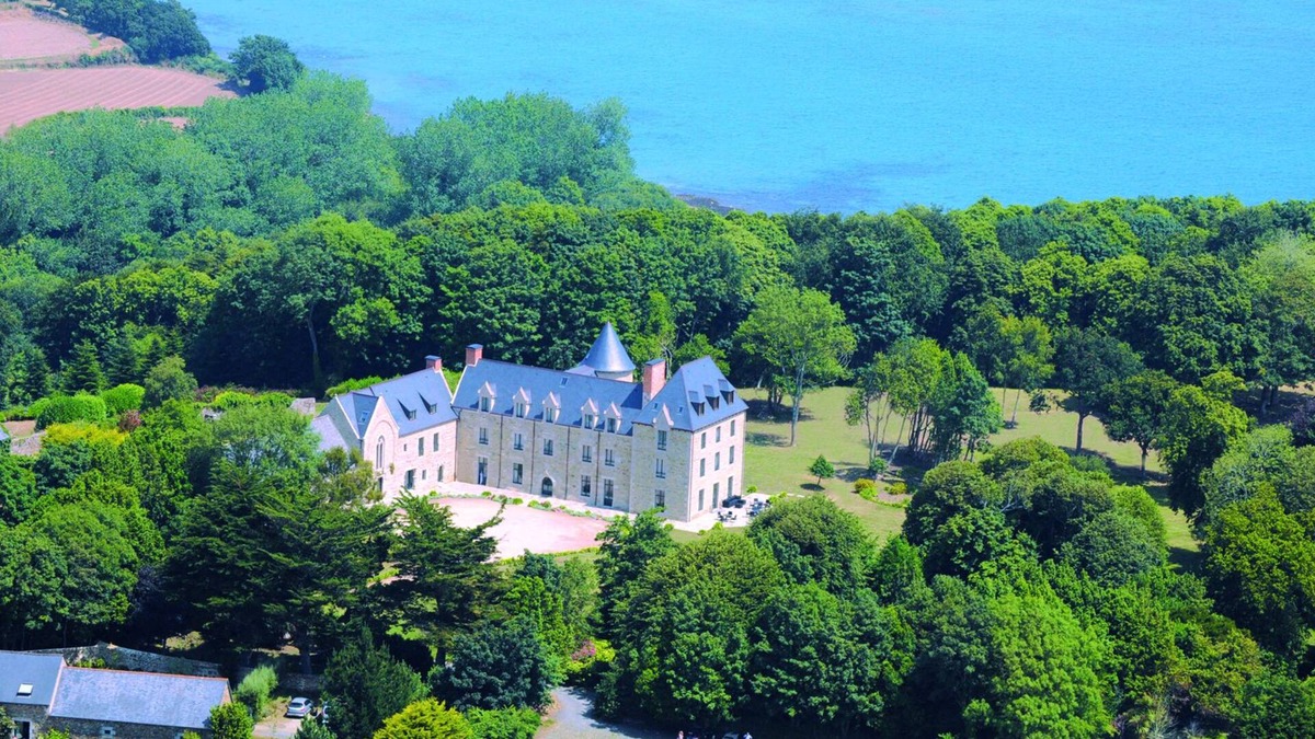 Plougrescant Hotel | Manoir de Kergrec'h