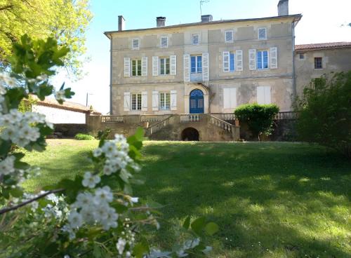 Savignac-les-Eglises Bed & Breakfast | Manoir de La Peytelie