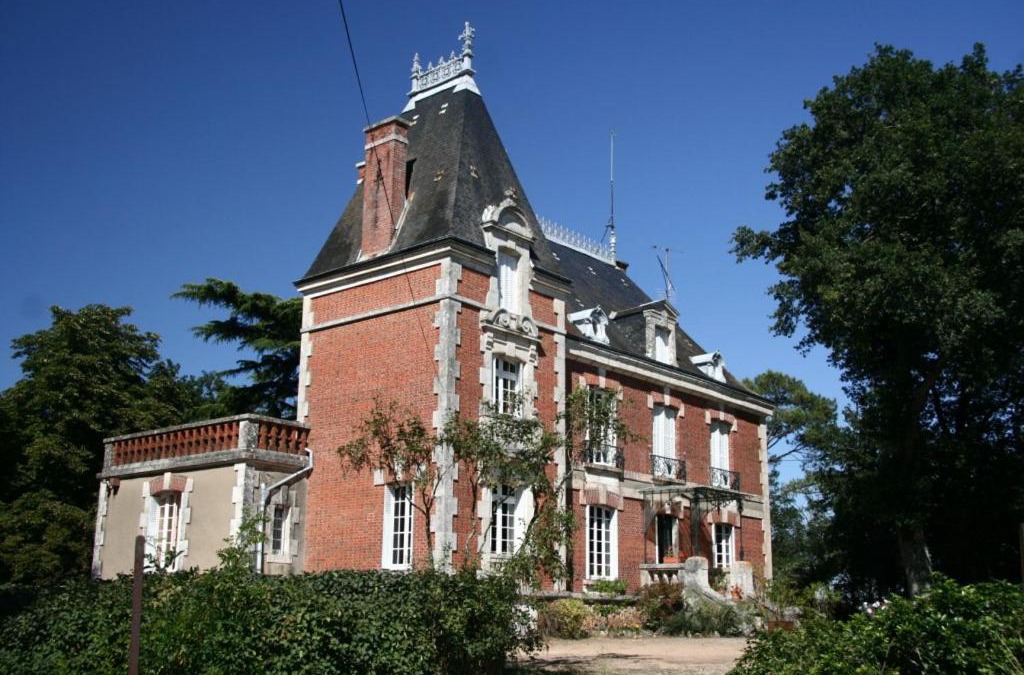 Nuret-le-Ferron Bed & Breakfast | Manoir de la Loge