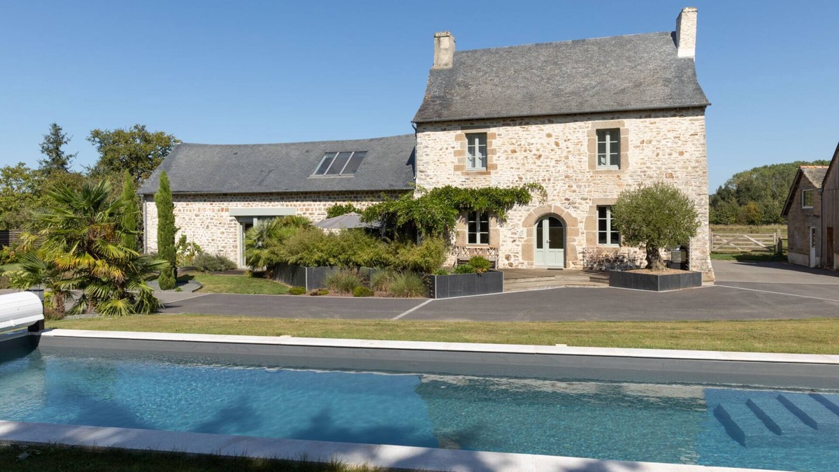 Val-d'Ize House | Manoir de la Nogrie - La Grange 4*, Cosy & chic, Pool, Spa, Petanque