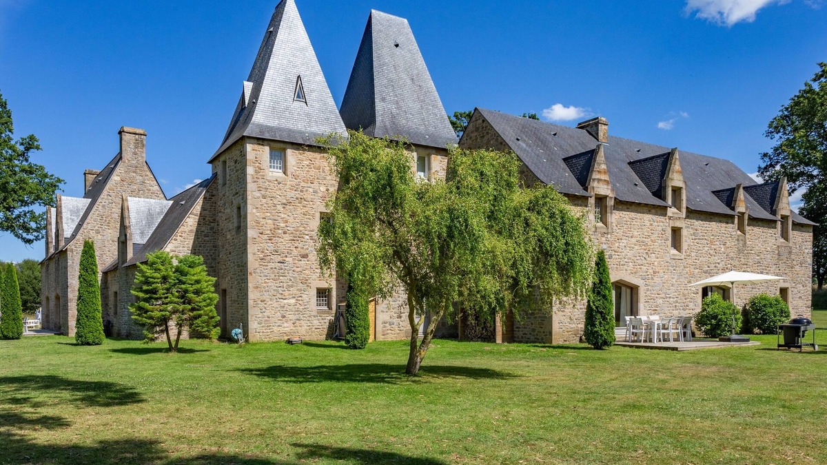 Combourg House | Manoir de Pléac: modern comfort in a 17th century building.