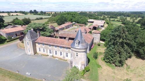 Chantonnay House | Manoir De Ponsay