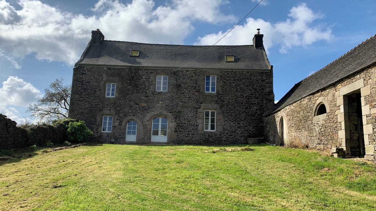 Lanneanou House | Manoir du 16 ème Siècle Rénové 6 Couchages Terrain de Tennis et Étang Privatif