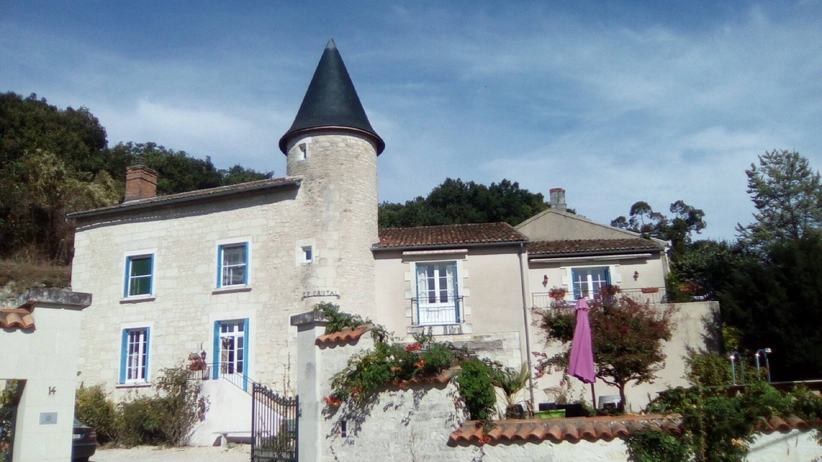 Beaumont House | Manoir Le Cristal bed and breakfast, Futuroscope at 27 euros! (the tower)