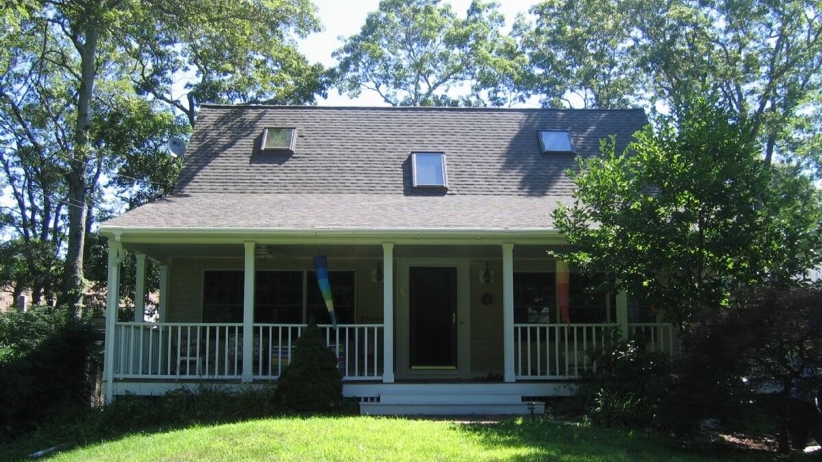 Cedar Bushes House | Manomet Beach House.