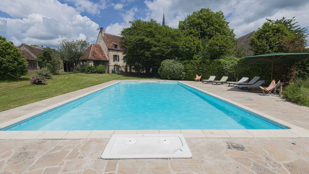 Crevant House | Manor 450 m2-6 bedrooms-14 people, large garden, swimming pool, near golf course