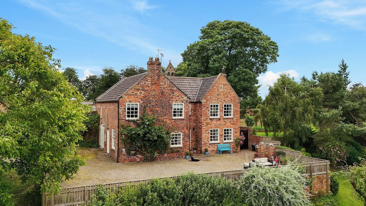 Northallerton House | MANOR COTTAGE, pet friendly, with open fire in Northallerton