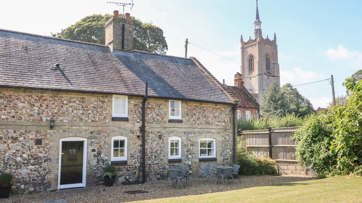 Swaffham Cottage | MANOR FARM COTTAGE, pet friendly, with a garden in Swaffham