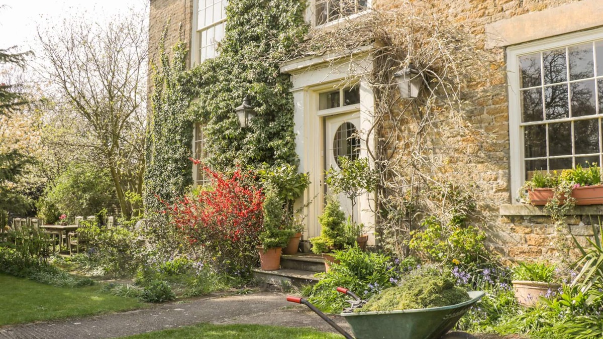 Potter Brompton Cottage | MANOR FARM, pet friendly, luxury holiday cottage in Hutton Buscel