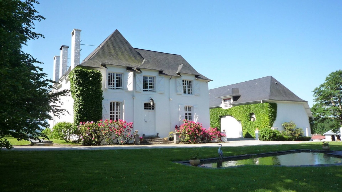 Jurancon Apartment | Manor House Apartment situated within 18th Century Manor House + Pool, PAU