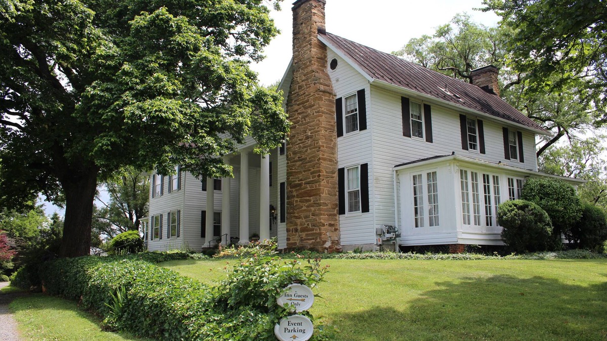 Warrenton House | Manor House at The Black Horse Inn