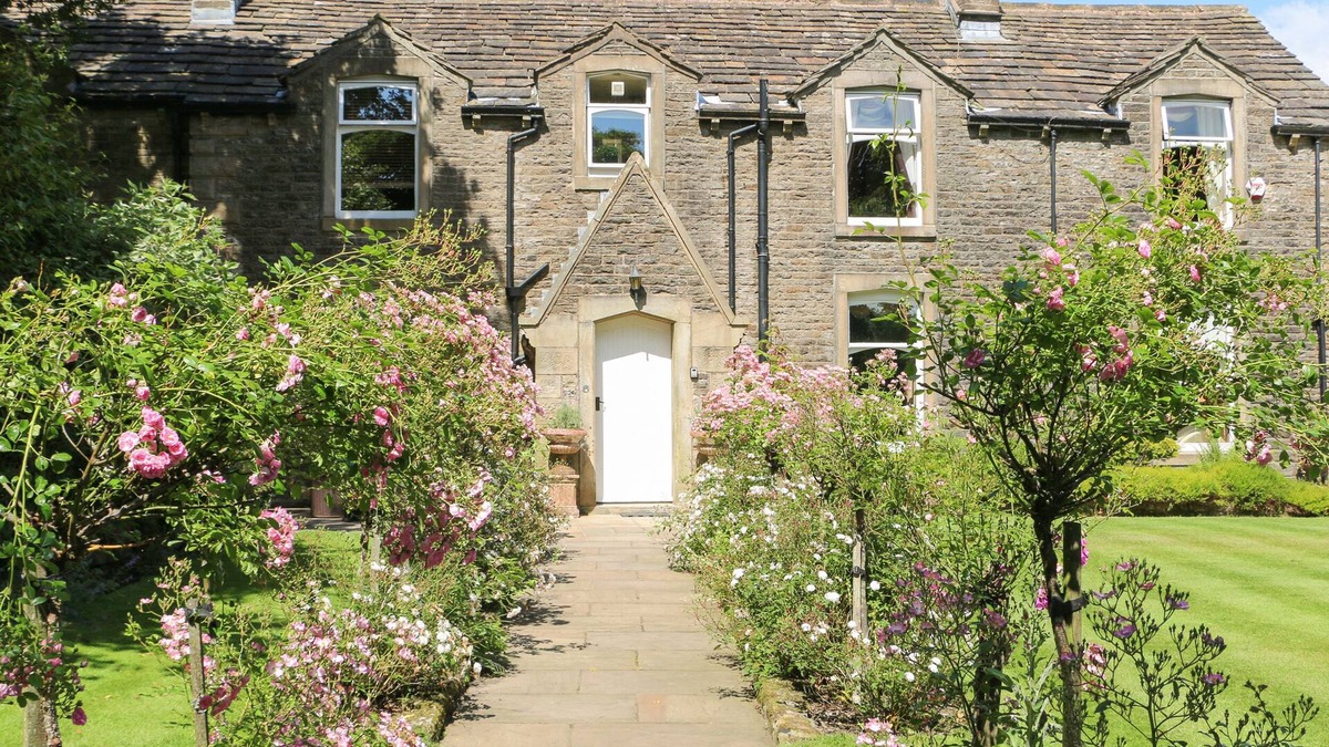 Belthorn House | MANOR HOUSE, family friendly, with hot tub in Oswaldtwistle