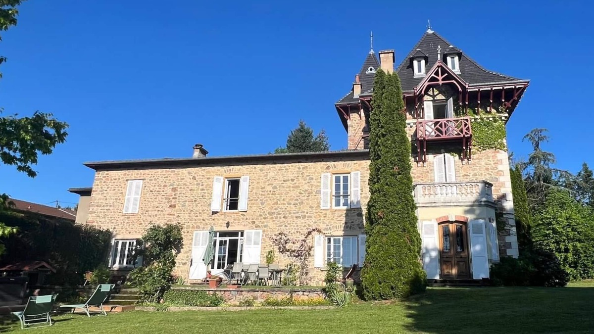 Saint-Just-d'Avray Bed & Breakfast | Manor house in a haven of peace in Haute Azergues.