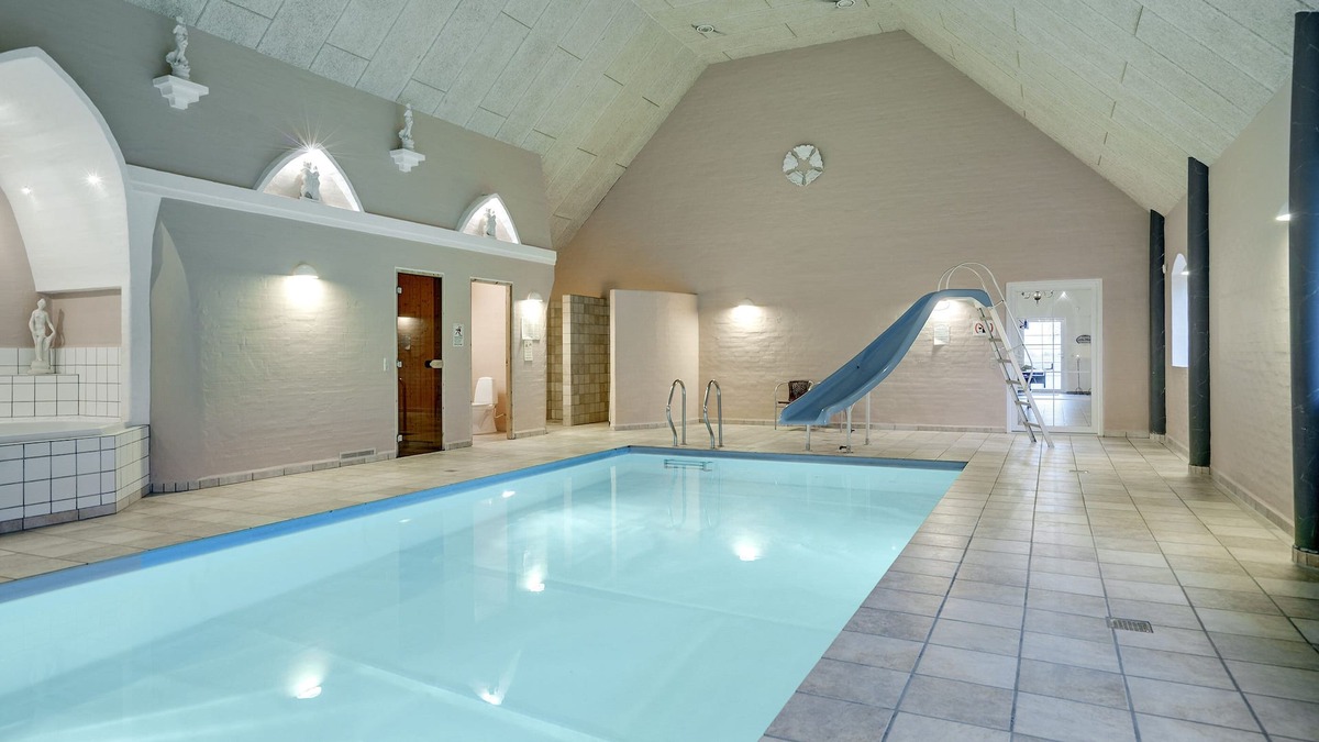 Spøttrup House | Manor house in a beautiful surrounding. Swimming pool. 41,000 m2 lovely park.