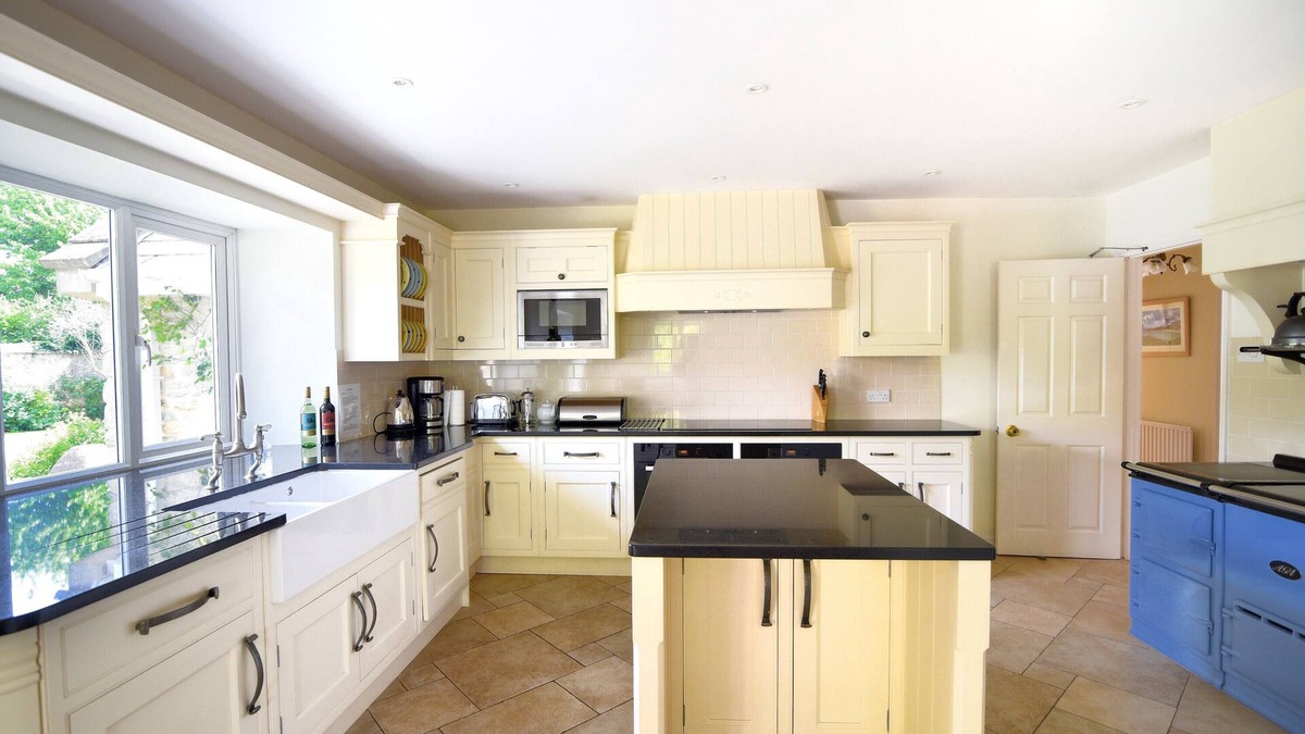 Burton Bradstock Cottage | Manor Lodge