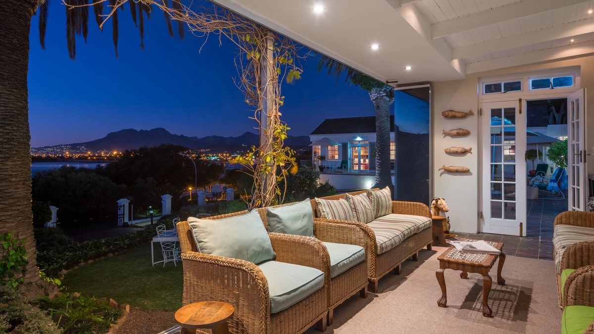 Gordons Bay Central House | Manor on the Bay
