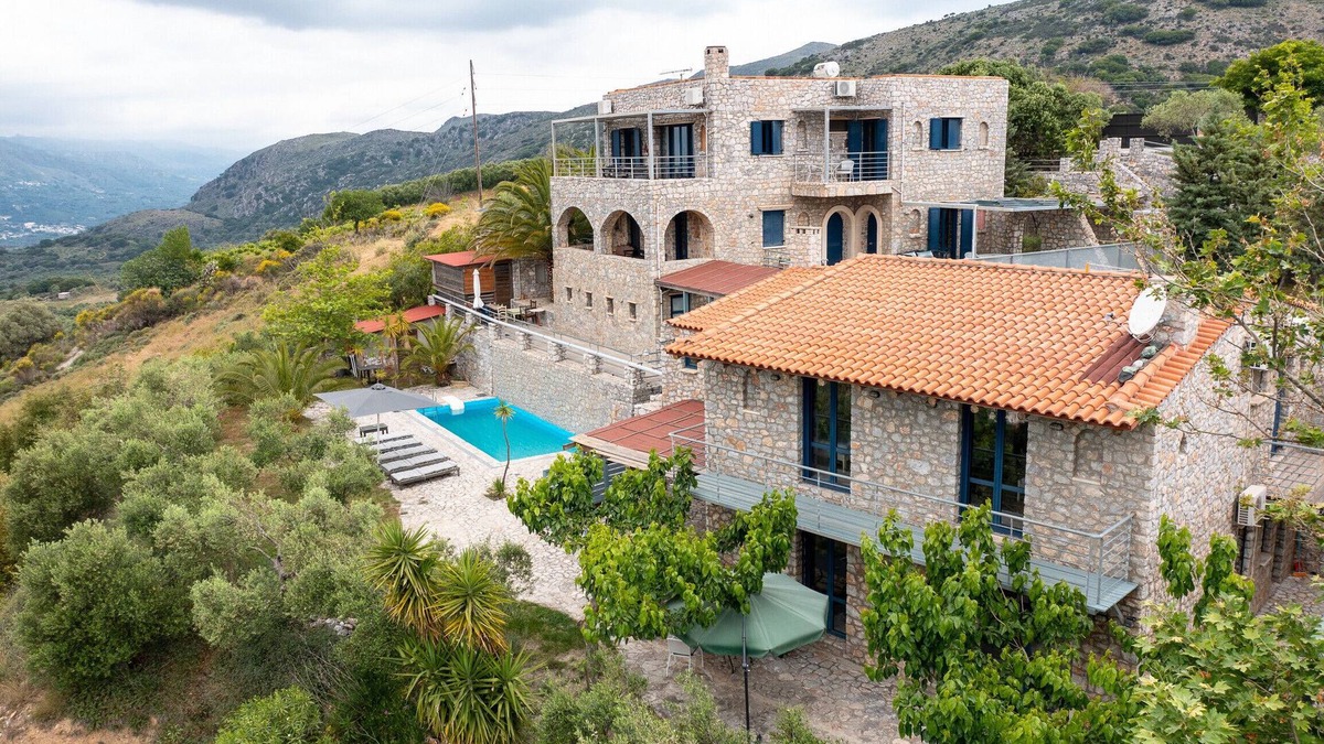 Lampini Villa | Manousaki,serene villa,pool,Near taverns