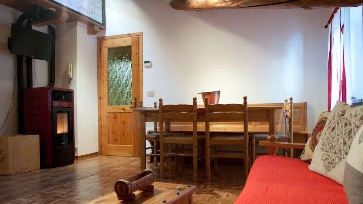 Dolonne House | Mansarda LA PERTZE, cosy 5-place apartment CIR-0012