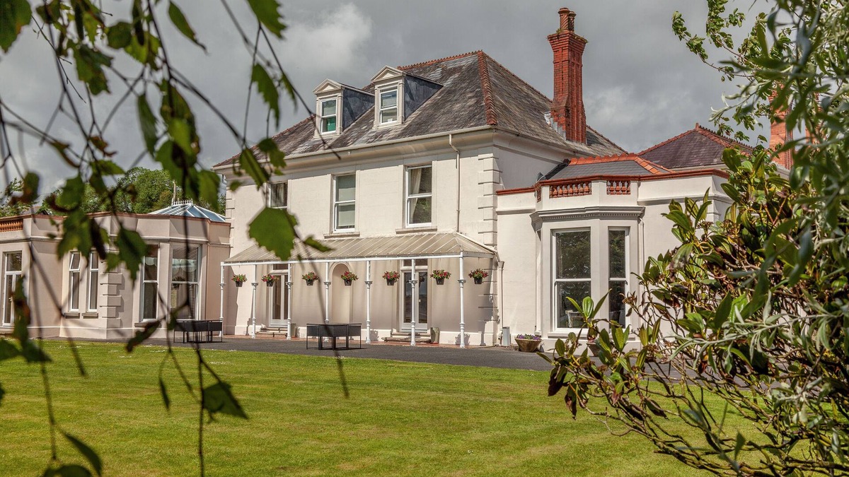 Llanybri House | Mansion House Llansteffan