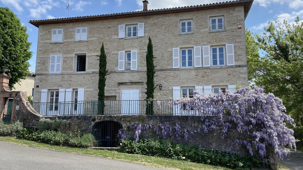 Uchizy House | Mansion in Burgundy